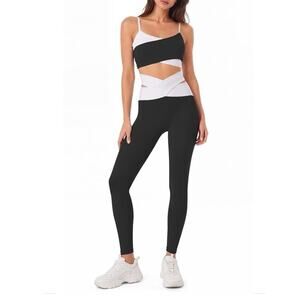 BRAND NEW crisscross workout set size medium